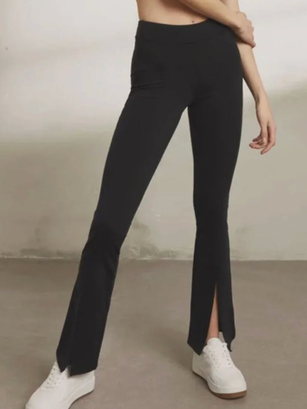ALO Yoga Airbrush Flutter Flare Leggings XS Black Front Slit Detail
